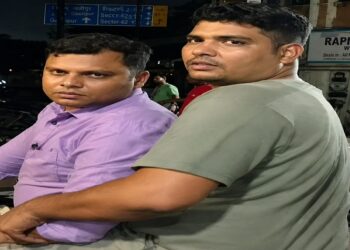 Jamshedpur clash : खासमहाल क्षेत्र में फूड स्टॉल पर दो पक्षों में विवाद, पुलिसकर्मियों पर दंपति से अभद्रता का आरोप
