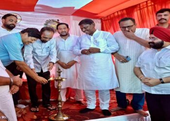 Jamshedpur arpan parivar blood donation : अर्पण परिवार के 11वें शिविर में रिकार्डतोड़ 1068 यूनिट रक्त संग्रह, पूर्व केंद्रीय मंत्री अर्जुन मुंडा ने की संस्था की सराहना, शिविर में पहुंचे शहर के अनेक नेता व पदाधिकारी  