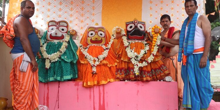 Jamshedpur snan purnima celebration : खासमहाल श्री जगन्नाथ मंदिर में श्रद्धा और उल्लास के साथ मनी स्नान पूर्णिमा,  गोलपहाड़ी शिव मंदिर तक निकली भव्य कलश यात्रा