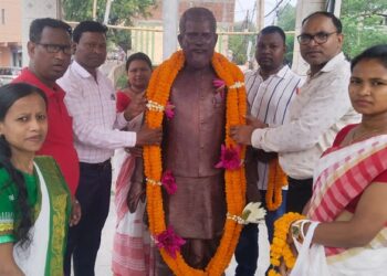 Jamshedpur guru lako bodra remembered : जमशेदपुर में याद किये गए वारंगक्षिति लिपि के निर्माता गुरु लाको बोदरा, हो समाज ने 40वीं पुण्यतिथि पर अर्पित की श्रद्धांजलि