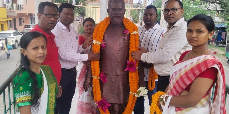 Jamshedpur guru lako bodra remembered : जमशेदपुर में याद किये गए वारंगक्षिति लिपि के निर्माता गुरु लाको बोदरा, हो समाज ने 40वीं पुण्यतिथि पर अर्पित की श्रद्धांजलि