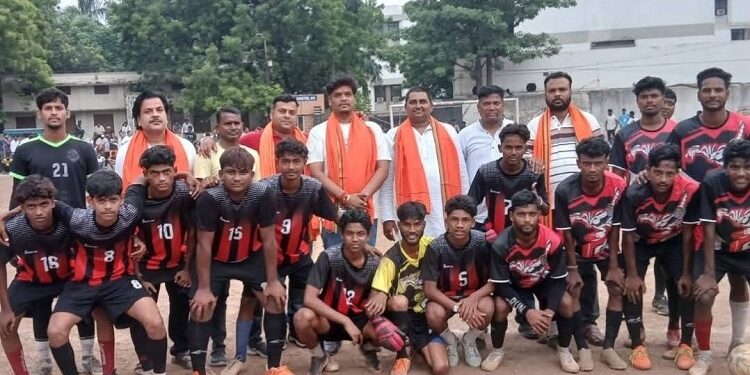 jamshedpur football : धातकीडीह के फुटबॉल टूर्नामेंट का आयोजन, खिलाड़ियों ने किया उत्कृष्ट खेल का प्रदर्शन
