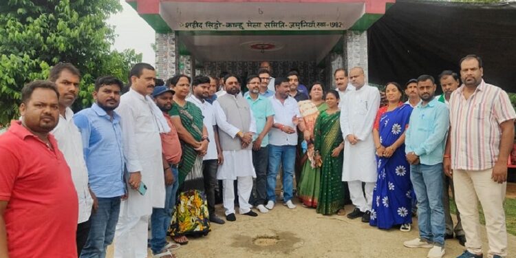 Jharkhand deoghar hul divas : आंदोलन की धरती जमुनिया में हुल दिवस पर भव्य कार्यक्रम आयोजित, विधायक सुरेश पासवान,झामुमो जिला अध्यक्ष व अन्य ने दी श्रद्धांजलि