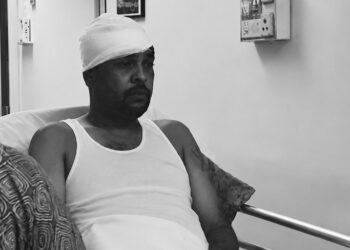 Adityapur jeweler attacked : आदित्यपुर में रंगदारी देने से इनकार करने पर जेवर व्यवसायी पह हमला, अपराधियों ने चापड़ मारकर गंभीर रूप से किया जख्मी, जख्मी व्यवसाई टीएमएच में भर्ती,एक आरोपी गिरफ्तार