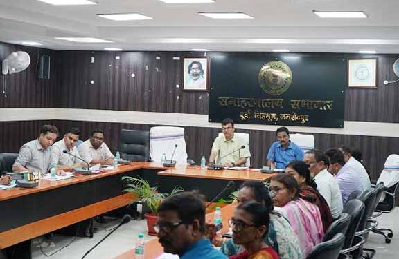 jamshedpur dc review education department- उपायुक्त की अध्यक्षता में हुई शिक्षा विभाग की मासिक समीक्षा बैठक, विभागीय योजनाओं एवं कार्यक्रमों की समीक्षा कर दिए आवश्यक दिशा- निर्देश jamshedpur dc review education department- उपायुक्त की अध्यक्षता में हुई शिक्षा विभाग की मासिक समीक्षा बैठक, विभागीय योजनाओं एवं कार्यक्रमों की समीक्षा कर दिए आवश्यक दिशा- निर्देश