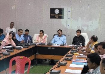 jharkhand CEO in deoghar-झारखंड के मुख्य निर्वाचन पदाधिकारी पहुंचे देवघर, मधुपुर में आयोजित बीएलओ व सुपरवाइजरों के विशेष ट्रेनिंग में हुए शामिल, फॉर्म प्रोसेसिंग से जुड़ी शंकाओं को किया दूर jharkhand CEO in deoghar-झारखंड के मुख्य निर्वाचन पदाधिकारी पहुंचे देवघर, मधुपुर में आयोजित बीएलओ व सुपरवाइजरों के विशेष ट्रेनिंग में हुए शामिल, फॉर्म प्रोसेसिंग से जुड़ी शंकाओं को किया दूर