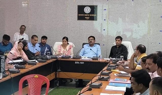 jharkhand CEO in deoghar-झारखंड के मुख्य निर्वाचन पदाधिकारी पहुंचे देवघर, मधुपुर में आयोजित बीएलओ व सुपरवाइजरों के विशेष ट्रेनिंग में हुए शामिल, फॉर्म प्रोसेसिंग से जुड़ी शंकाओं को किया दूर