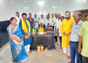 jamshedpur bistupur ram mandir : बिष्टुपुर के आंध्र भक्त श्री राम मंदिरम में नवग्रह प्राण प्रतिष्ठा महोत्सव का भव्य समापन, भक्तिमय रहा माहौल jamshedpur bistupur ram mandir : बिष्टुपुर के आंध्र भक्त श्री राम मंदिरम में नवग्रह प्राण प्रतिष्ठा महोत्सव का भव्य समापन, भक्तिमय रहा माहौल