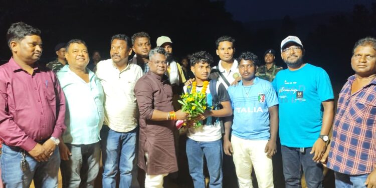 jamshedpur rural sports -हलुदबनी में दो दिवसीय फुटबॉल प्रतियोगिता का समापन, मार्डी एंड मार्डी की टीम चैंपियन jamshedpur rural sports -हलुदबनी में दो दिवसीय फुटबॉल प्रतियोगिता का समापन, मार्डी एंड मार्डी की टीम चैंपियन