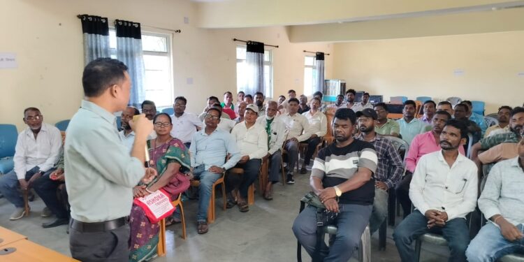 jamshedpur rural- कोई भी योग्य मतदाताओं का नाम ना सूची से ना कटे और ना ही गलत का नाम जुड़े : बीडीओ,बीडीओ ने राजनीतिक दलों के बीएलए को दी एसआईआर की जानकारी, मांगा सहयोग jamshedpur rural- कोई भी योग्य मतदाताओं का नाम ना सूची से ना कटे और ना ही गलत का नाम जुड़े : बीडीओ,बीडीओ ने राजनीतिक दलों के बीएलए को दी एसआईआर की जानकारी, मांगा सहयोग