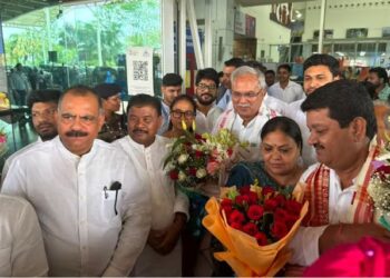 jharkhand congress- झारखंड राज्यसभा चुनाव को लेकर कांग्रेस अलर्ट, पर्यवेक्षक भूपेश बघेल व अजय शर्मा पहुंचे रांची, कांग्रेसियों ने दिखायी एकजुटता