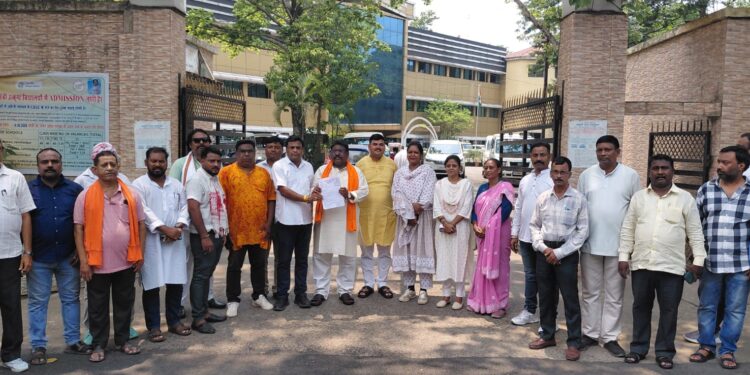 jamshedpur bjp- खासमहाल- गोविंदपुर सड़क निर्माण कार्य अधूरे को लेकर भाजपा परसुडीह मंडल ने डीसी को सौंपा मांग पत्र, अनियमितता की शिकायत, जांच व जल्द निर्माण कार्य पूरा करने की उठायी मांग,देखिए video