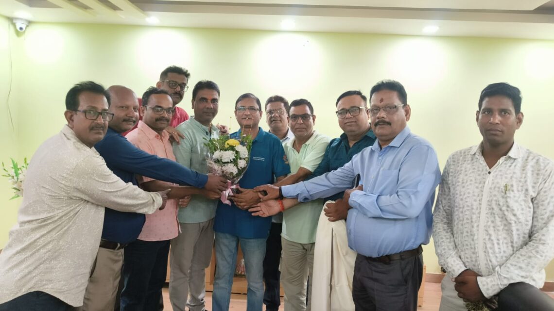 jamshedpur telco chitransh parivar-टाटा मोटर्स हॉस्पिटल के हेड बनने पर संजय लाल श्रीवास्तव का टेल्को चित्रांश परिवार ने किया स्वागत