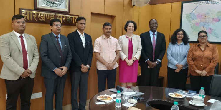 jharkhand visit of American consul general : झारखंड में दुर्लभ खनिज की खोज, खनन और तकनीकी सहयोग करेंगी अमेरिकी कंपनियां, मुख्य सचिव के साथ अमेरिकी काउंसलेट जेनरल और उनकी टीम के साथ अहम बैठक jharkhand visit of American consul general : झारखंड में दुर्लभ खनिज की खोज, खनन और तकनीकी सहयोग करेंगी अमेरिकी कंपनियां, मुख्य सचिव के साथ अमेरिकी काउंसलेट जेनरल और उनकी टीम के साथ अहम बैठक