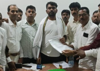 jharkhand moolvasi adhikar manch : जेएलकेएम के विधायक जयराम महतो विधानसभा में उठाएंगे टाटा लीज व विस्थापितों का मामला, विधायक से मिल झारखंड मूलवासी अधिकार मंच ने सौंपा ज्ञापन, कई मांगें रखी