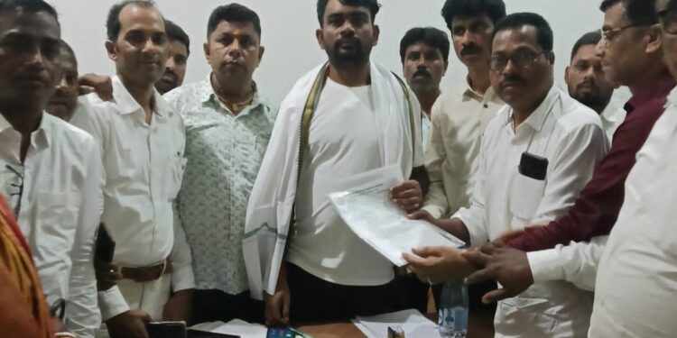 jharkhand moolvasi adhikar manch : जेएलकेएम के विधायक जयराम महतो विधानसभा में उठाएंगे टाटा लीज व विस्थापितों का मामला, विधायक से मिल झारखंड मूलवासी अधिकार मंच ने सौंपा ज्ञापन, कई मांगें रखी