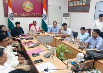 west singhbhum mp meeting- यातायात सुगम बनाने के लिए एनएच अन्तर्गत सभी रेलवे क्रॉसिंग पर करें रोड ओवरब्रिज का निर्माण: जोबा माझी, सांसद की अध्यक्षता में पहली बार जिले में आयोजित हुई त्रिस्तरीय उच्च समीक्षा बैठक, डीसी, डीआरएम सहित एनएच के अधिकारी रहे उपस्थित west singhbhum mp meeting- यातायात सुगम बनाने के लिए एनएच अन्तर्गत सभी रेलवे क्रॉसिंग पर करें रोड ओवरब्रिज का निर्माण: जोबा माझी, सांसद की अध्यक्षता में पहली बार जिले में आयोजित हुई त्रिस्तरीय उच्च समीक्षा बैठक, डीसी, डीआरएम सहित एनएच के अधिकारी रहे उपस्थित