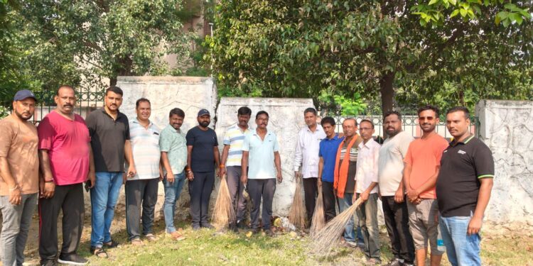 jamshedpur bjp : मोदी सरकार के 12 वर्ष पूर्ण होने पर भाजपा गोलमुरी मंडल ने चलाया वृहद स्वच्छता अभियान, ‘एक पेड़ मां के नाम’ अभियान के तहत पौधारोपण कर पर्यावरण संरक्षण का दिया संदेश