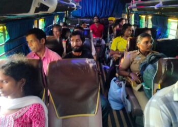 jharkhand labours rescued from tamilnadu : तमिलनाडु गैस रिसाव हादसा में फंसे झारखंड के 42 प्रवासी श्रमिक की हुई वापसी, मृतका का पार्थिव शरीर बुधवार को पहुंचेगा रांची