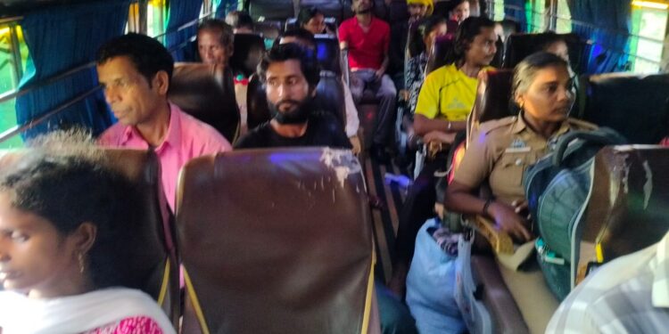 jharkhand labours rescued from tamilnadu : तमिलनाडु गैस रिसाव हादसा में फंसे झारखंड के 42 प्रवासी श्रमिक की हुई वापसी, मृतका का पार्थिव शरीर बुधवार को पहुंचेगा रांची