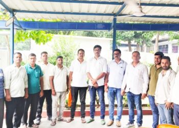 jamshedpur security guards met mla saryu roy: नई एजेंसी ने बिना कारण बताए 100 से ज्यादा सिक्योरिटी गार्ड्स को निकाला,विधायक सरयू राय से मिले सिक्योरिटी गार्ड्स, सरयू राय एजेंसी और स्टेट बैंक के अफसरों से बात करेंगे