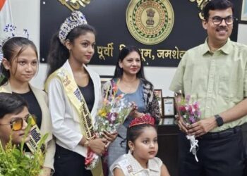 Jamshedpur dc felicitated – मिस इंडिया एशिया-2026 के विजेता बच्चों को डीसी ने किया सम्मानित, हौसला बढ़ाया