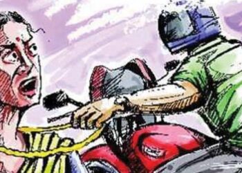 Jamshedpur snatching – साकची में स्कूटी सवार महिला से चेन छिनतई, गिरकर महिला घायल Jamshedpur snatching – साकची में स्कूटी सवार महिला से चेन छिनतई, गिरकर महिला घायल