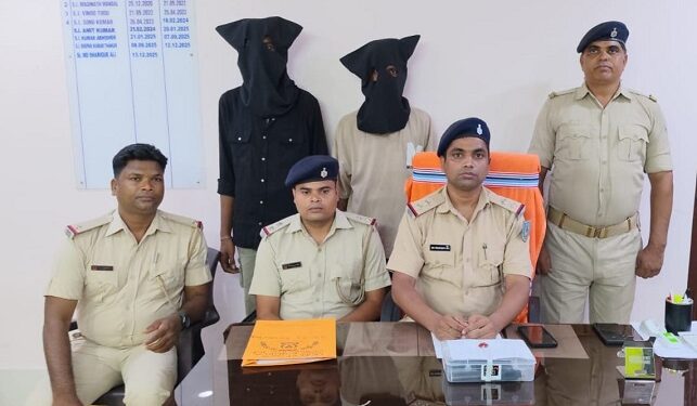Jamshedpur police action : उलीडीह में हथियार सप्लायर सहित दो गिरफ्तार, देसी पिस्तौल व जिंदा गोली बरामद Jamshedpur police action : उलीडीह में हथियार सप्लायर सहित दो गिरफ्तार, देसी पिस्तौल व जिंदा गोली बरामद