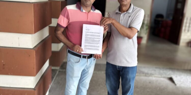 jamshedpur Sharachi Green Project- शराची ग्रीन के पीड़ित फ्लैट खरीदारों ने एसएसपी को सौंपा ज्ञापन, कार्रवाई की मांग