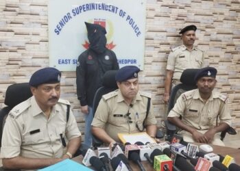 jamshedpur police success- जुगसलाई पुलिस को मिली सफलता, अवैध आर्म्स सप्लायर को धर दबोचा, चार जिंदा कारतूस, दो मैगजीन, दो मोबाइल व कार बरामद, देखिए video
