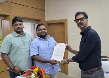 ckp nagar parishad President met secretary of urban development department-चक्रधरपुर नगर परिषद के विकास को मिलेगी नई रफ्तार, नगर विकास विभाग के सचिव से मिले नगर परिषद अध्यक्ष सन्नी उरांव, उपाध्यक्ष भी रहे मौजूद