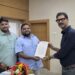 ckp nagar parishad President met secretary of urban development department-चक्रधरपुर नगर परिषद के विकास को मिलेगी नई रफ्तार, नगर विकास विभाग के सचिव से मिले नगर परिषद अध्यक्ष सन्नी उरांव, उपाध्यक्ष भी रहे मौजूद