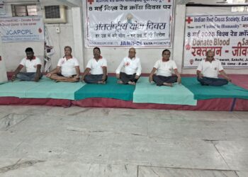 jamshedpur red cross society- रेड क्रॉस भवन में विशेष योग सत्र का आयोजन, मानद सचिव की देखरेख में कार्यकर्ताओं ने किया योगाभ्यास