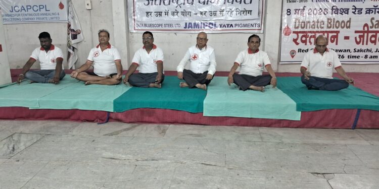 jamshedpur red cross society- रेड क्रॉस भवन में विशेष योग सत्र का आयोजन, मानद सचिव की देखरेख में कार्यकर्ताओं ने किया योगाभ्यास