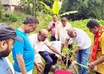jamshedpur World Environment Day- मारवाड़ी सम्मेलन भालूबासा शाखा ने गांधी आश्रम में लगाए पांच पौधे