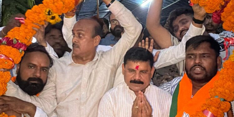 Jamshedpur visit of central minister : जमशेदपुर पहुंचे केंद्रीय खान व कोयला राज्य मंत्री सतीश चंद्र दुबे का भव्य स्वागत, नीतीश औऱ चिंटू सिंह के नेतृत्व में युवाओं ने किया जबरदस्त अभिनंदन