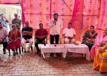 jamshedpur rural- चाकुलिया वन विभाग कार्यालय परिसर में विधायक,वन पदाधिकारियों व ग्रामीणों की हुई बैठक, जंगल का करें संरक्षण तो होगा हाथी से बचाव: समीर मोहंती, देखिए video jamshedpur rural- चाकुलिया वन विभाग कार्यालय परिसर में विधायक,वन पदाधिकारियों व ग्रामीणों की हुई बैठक, जंगल का करें संरक्षण तो होगा हाथी से बचाव: समीर मोहंती, देखिए video