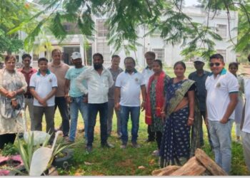 jamshedpur rural- चाकुलिया नपं कार्यालय में जनप्रतिनिधियों ने पर्यावरण संरक्षण करने की जानकारी ली
