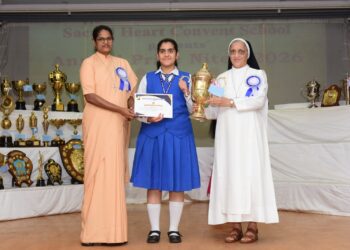 jamshedpur sacred heart convent school- सेक्रेड हार्ट कॉन्वेंट स्कूल में वार्षिक पुरस्कार वितरण समारोह, नेशनल टॉपर शांभवी तिवारी समेत मेधावी छात्राओं को किया गया सम्मानित jamshedpur sacred heart convent school- सेक्रेड हार्ट कॉन्वेंट स्कूल में वार्षिक पुरस्कार वितरण समारोह, नेशनल टॉपर शांभवी तिवारी समेत मेधावी छात्राओं को किया गया सम्मानित