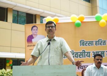 jamshedpur aam mahotsav- जमशेदपुर समाहरणालय परिसर में उपायुक्त ने आम महोत्सव का किया उद्घाटन, विभिन्न स्टॉल का निरीक्षण कर आम उत्पादकों का बढ़ाया उत्साह, बोले- किसानों को बाजार उपलब्ध कराने की दिशा में जिला प्रशासन की पहल