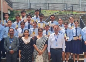 Jamshedpur school felicitates meritorious students : वैली व्यू स्कूल में बोर्ड परीक्षा के मेधावी छात्र-छात्राएं सम्मानित, आइआइटी-एनआइटी में चयनित विद्यार्थियों का भी हुआ अभिनंदन