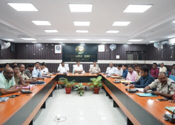 Jamshedpur traffic : जमशेदपुर के उपायुक्त ने की सड़क सुरक्षा समिति एवं यातायात प्रबंधन की बैठक, स्कूली वाहनों के दस्तावेज एक सप्ताह में दुरुस्त करने, अवैध पार्किंग पर कार्रवाई तथा यातायात नियम उल्लंघन पर सख्ती बरतने के निर्देश Jamshedpur traffic : जमशेदपुर के उपायुक्त ने की सड़क सुरक्षा समिति एवं यातायात प्रबंधन की बैठक, स्कूली वाहनों के दस्तावेज एक सप्ताह में दुरुस्त करने, अवैध पार्किंग पर कार्रवाई तथा यातायात नियम उल्लंघन पर सख्ती बरतने के निर्देश