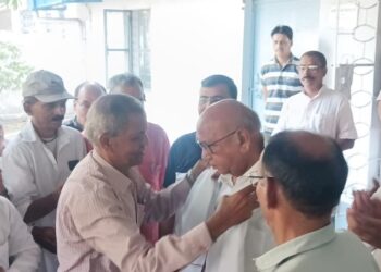 Jamshedpur pm awas yojna : जमशेदपुर के विधायक सरयू राय ने लाभार्थियों के धैर्य की तारीफ की, नगर विकास मंत्री के प्रति आभार प्रकट किया, पीएम आवास के लाभार्थियों ने सरयू राय का किया अभिनंदन Jamshedpur pm awas yojna : जमशेदपुर के विधायक सरयू राय ने लाभार्थियों के धैर्य की तारीफ की, नगर विकास मंत्री के प्रति आभार प्रकट किया, पीएम आवास के लाभार्थियों ने सरयू राय का किया अभिनंदन