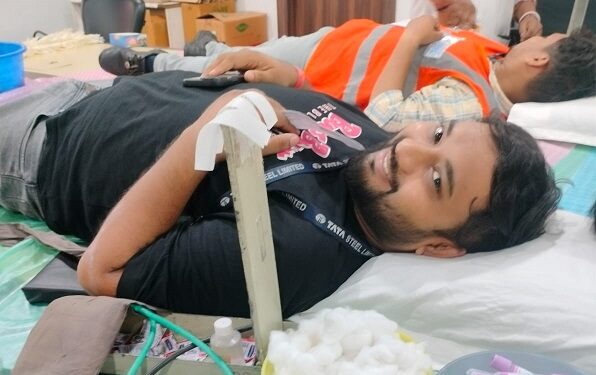 Tata steel blood donation : टाटा स्टील के एचएसएम जेडीसी ने आयोजित किया रक्तदान शिविर, लोगों को बताया गया रक्तदान की महत्ता Tata steel blood donation : टाटा स्टील के एचएसएम जेडीसी ने आयोजित किया रक्तदान शिविर, लोगों को बताया गया रक्तदान की महत्ता