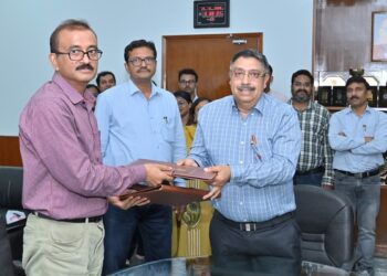 Nml Jamshedpur mou with circuore pvt ltd : एनएमएल ने मेसर्स सरकुओर प्राइवेट लिमिटेड के साथ खराब हो चुकी बैटरी रिसाइक्लिंग तकनीक पर किया करार, खराब हो चुकी लिथियम-आयन बैटरियों से लिथियम, कोबाल्ट, मैंगनीज, निकिल, तांबा, ऐलुमिनियम और ग्रेफाइट की रिकवरी में मिलेगी मदद Nml Jamshedpur mou with circuore pvt ltd : एनएमएल ने मेसर्स सरकुओर प्राइवेट लिमिटेड के साथ खराब हो चुकी बैटरी रिसाइक्लिंग तकनीक पर किया करार, खराब हो चुकी लिथियम-आयन बैटरियों से लिथियम, कोबाल्ट, मैंगनीज, निकिल, तांबा, ऐलुमिनियम और ग्रेफाइट की रिकवरी में मिलेगी मदद