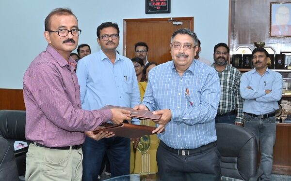 Nml Jamshedpur mou with circuore pvt ltd : एनएमएल ने मेसर्स सरकुओर प्राइवेट लिमिटेड के साथ खराब हो चुकी बैटरी रिसाइक्लिंग तकनीक पर किया करार, खराब हो चुकी लिथियम-आयन बैटरियों से लिथियम, कोबाल्ट, मैंगनीज, निकिल, तांबा, ऐलुमिनियम और ग्रेफाइट की रिकवरी में मिलेगी मदद Nml Jamshedpur mou with circuore pvt ltd : एनएमएल ने मेसर्स सरकुओर प्राइवेट लिमिटेड के साथ खराब हो चुकी बैटरी रिसाइक्लिंग तकनीक पर किया करार, खराब हो चुकी लिथियम-आयन बैटरियों से लिथियम, कोबाल्ट, मैंगनीज, निकिल, तांबा, ऐलुमिनियम और ग्रेफाइट की रिकवरी में मिलेगी मदद