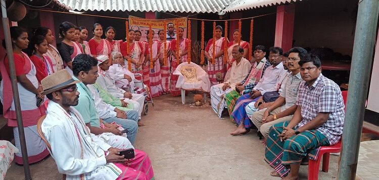 Jamshedpur rural – राजदोहा में संताली ओलचिकी कक्षा का हुआ शुभारंभ Jamshedpur rural – राजदोहा में संताली ओलचिकी कक्षा का हुआ शुभारंभ