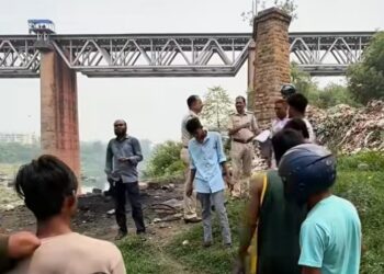 Jamshedpur body found – जुगसलाई रेलवे ओवरब्रिज पर अज्ञात शव मिलने से सनसनी, हत्या या आत्महत्या कारणों की तफ्तीश में जुटी पुलिस