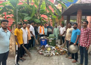Jamshedpur bjp kadma : कदमा भाजपा ने चलाया स्वच्छता अभियान, सफाई के प्रति लोगों को किया जागरुक