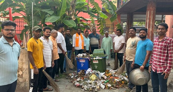 Jamshedpur bjp kadma : कदमा भाजपा ने चलाया स्वच्छता अभियान, सफाई के प्रति लोगों को किया जागरुक Jamshedpur bjp kadma : कदमा भाजपा ने चलाया स्वच्छता अभियान, सफाई के प्रति लोगों को किया जागरुक